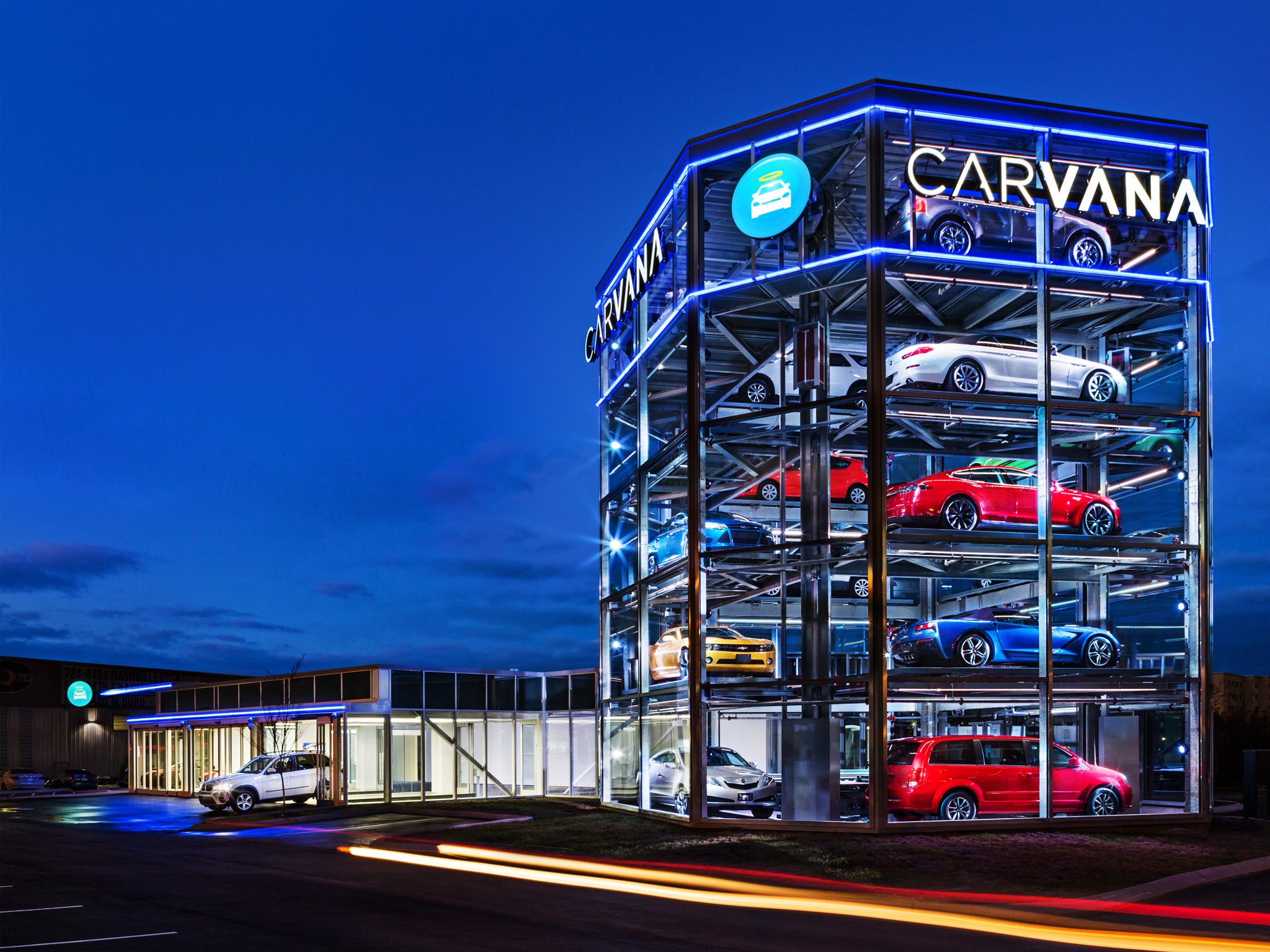 Carvana, the first complete online auto retailer and Forbes 5th Most Promising Company,launched the world’s first, fully-automated, coin-operated car Vending Machine in Nashville in November