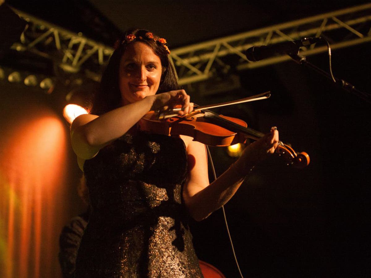 Folk musicians celebrate 800 years of British democracy with songs ...