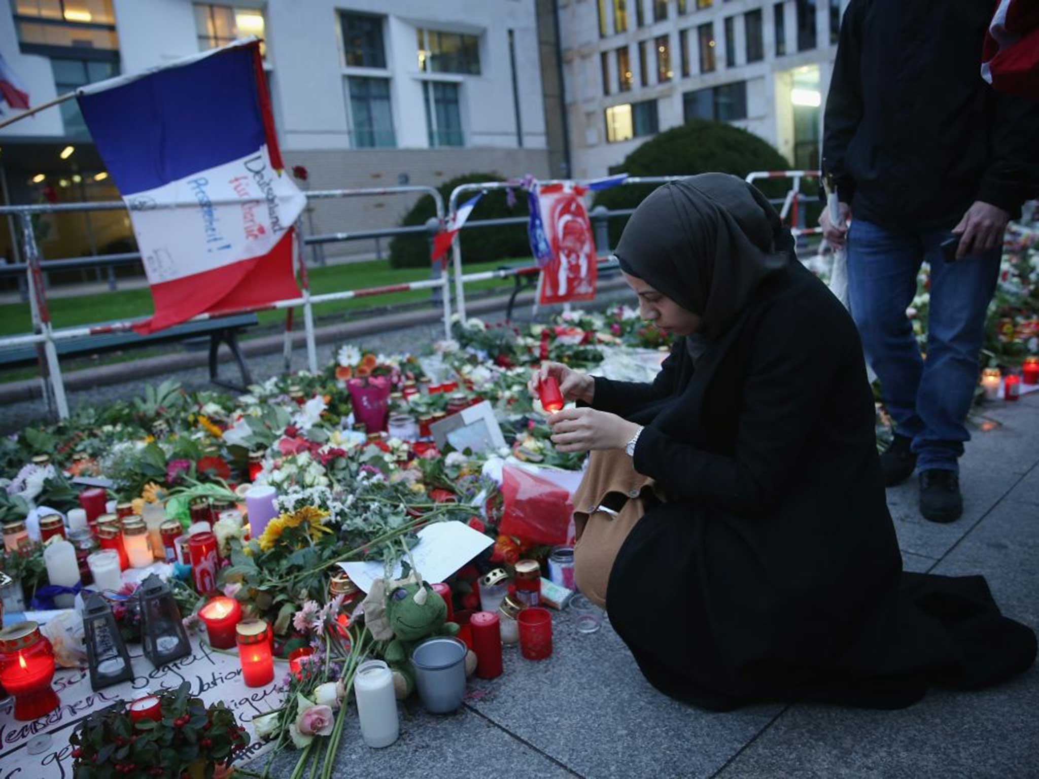 A woman pays tribute to the victims of the Paris attack