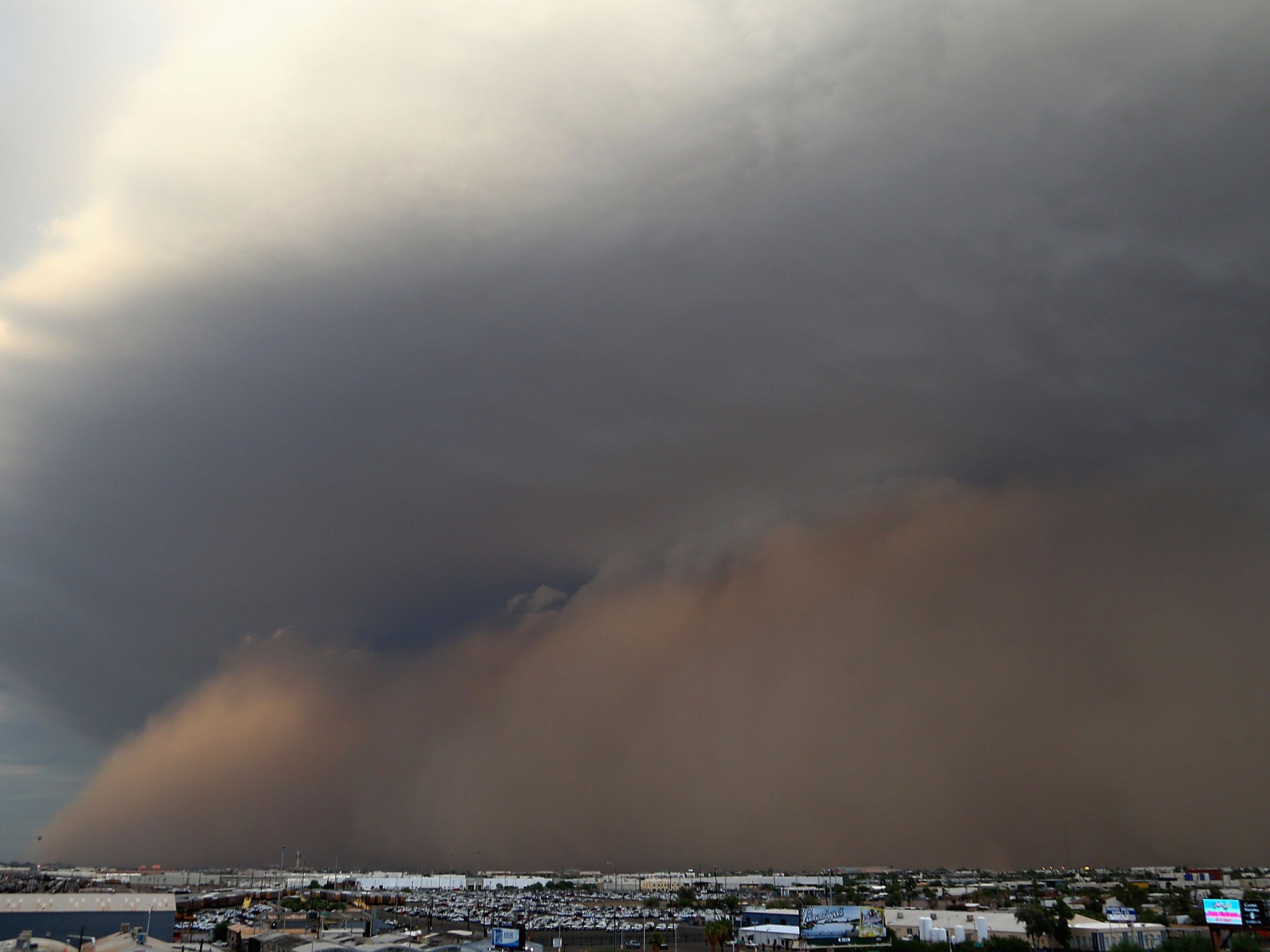 File: A dust storm approaches. Strong southerly winds at high altitudes can transport Saharan dust to the UK