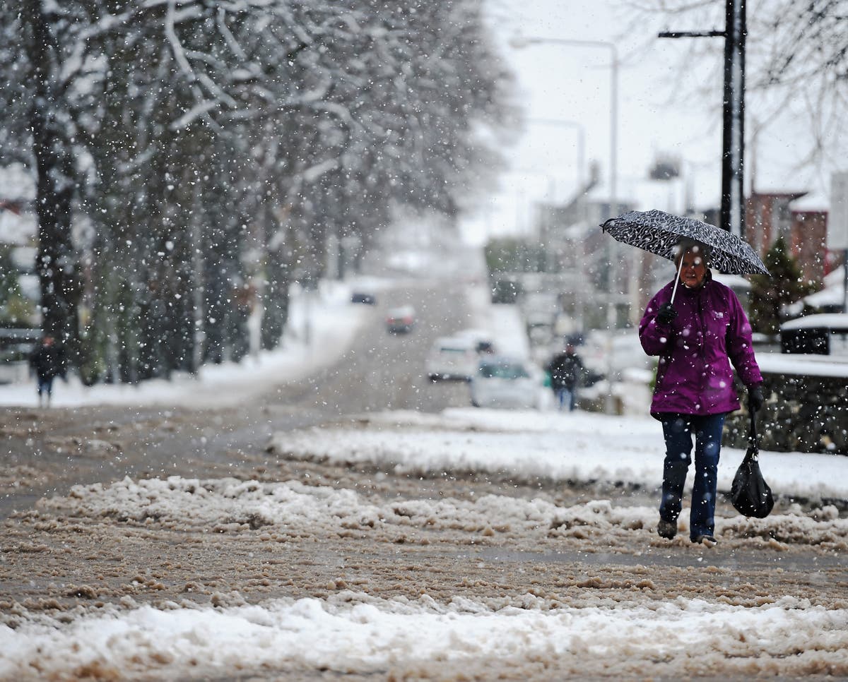 UK weather: Snow to be washed away by rain as 'miserable' conditions sweep  across UK, The Independent