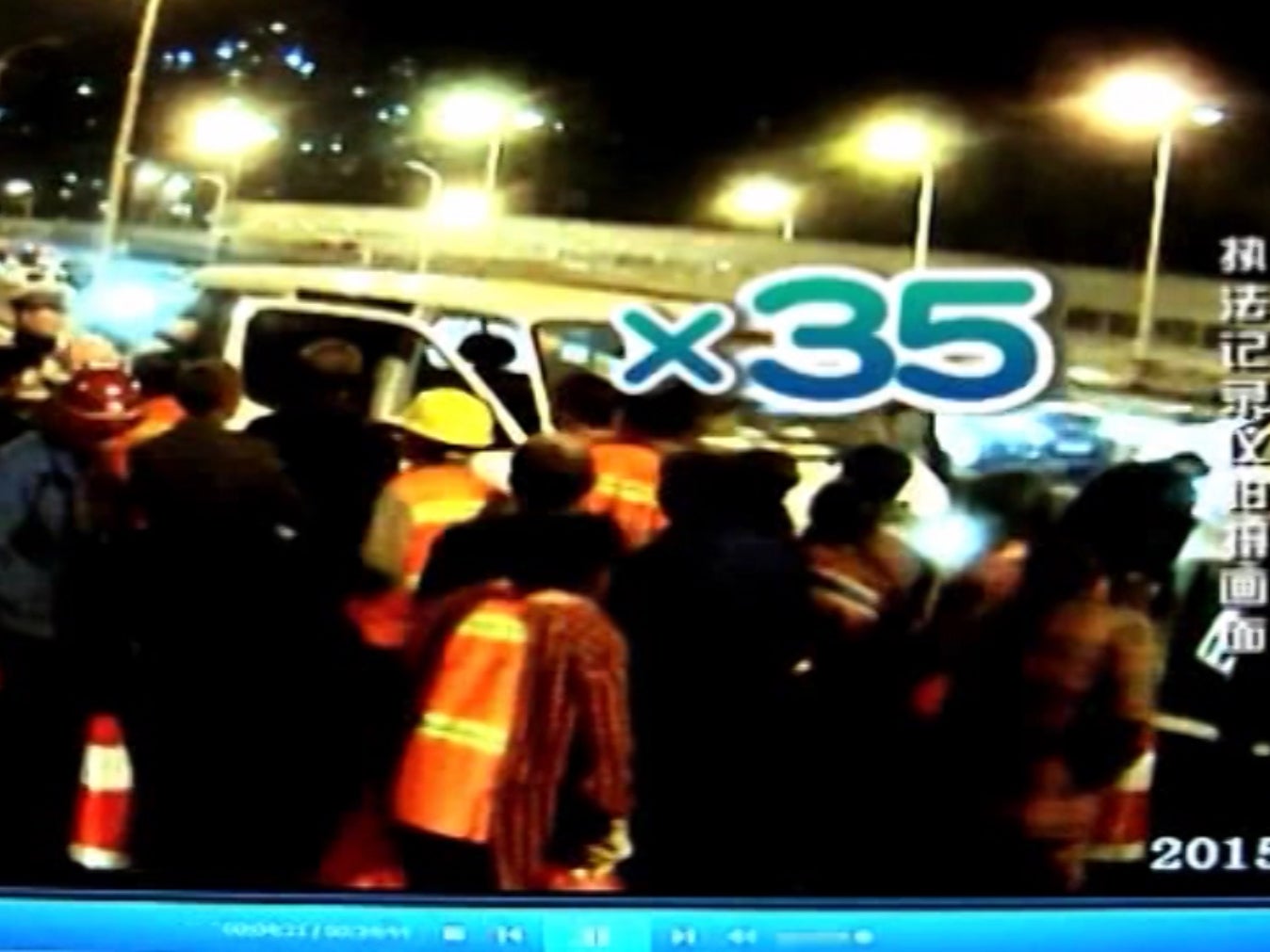 Video of the moment traffic authorities found 34 people crammed into a six-seater minivan in China