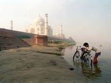 Indian authorities ordered to protect Taj Mahal from air pollution