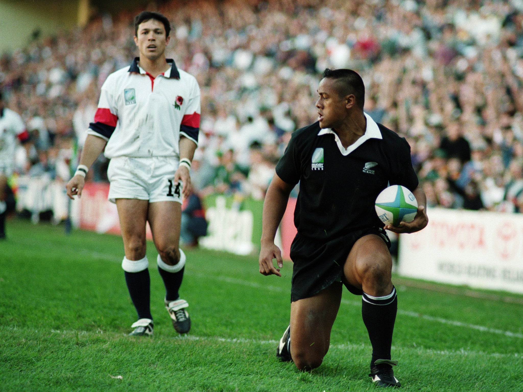 Jonah Lomu crosses the line against England at the 1995 Rugby World Cup