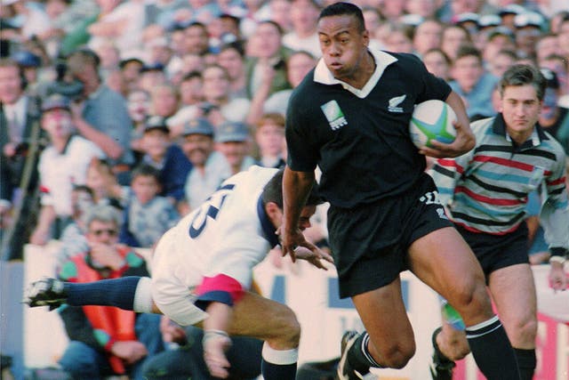 Lomu evades the England captain Will Carling to score the first of his four tries in the 1995 World Cup semi-final at Newlands, Cape Town