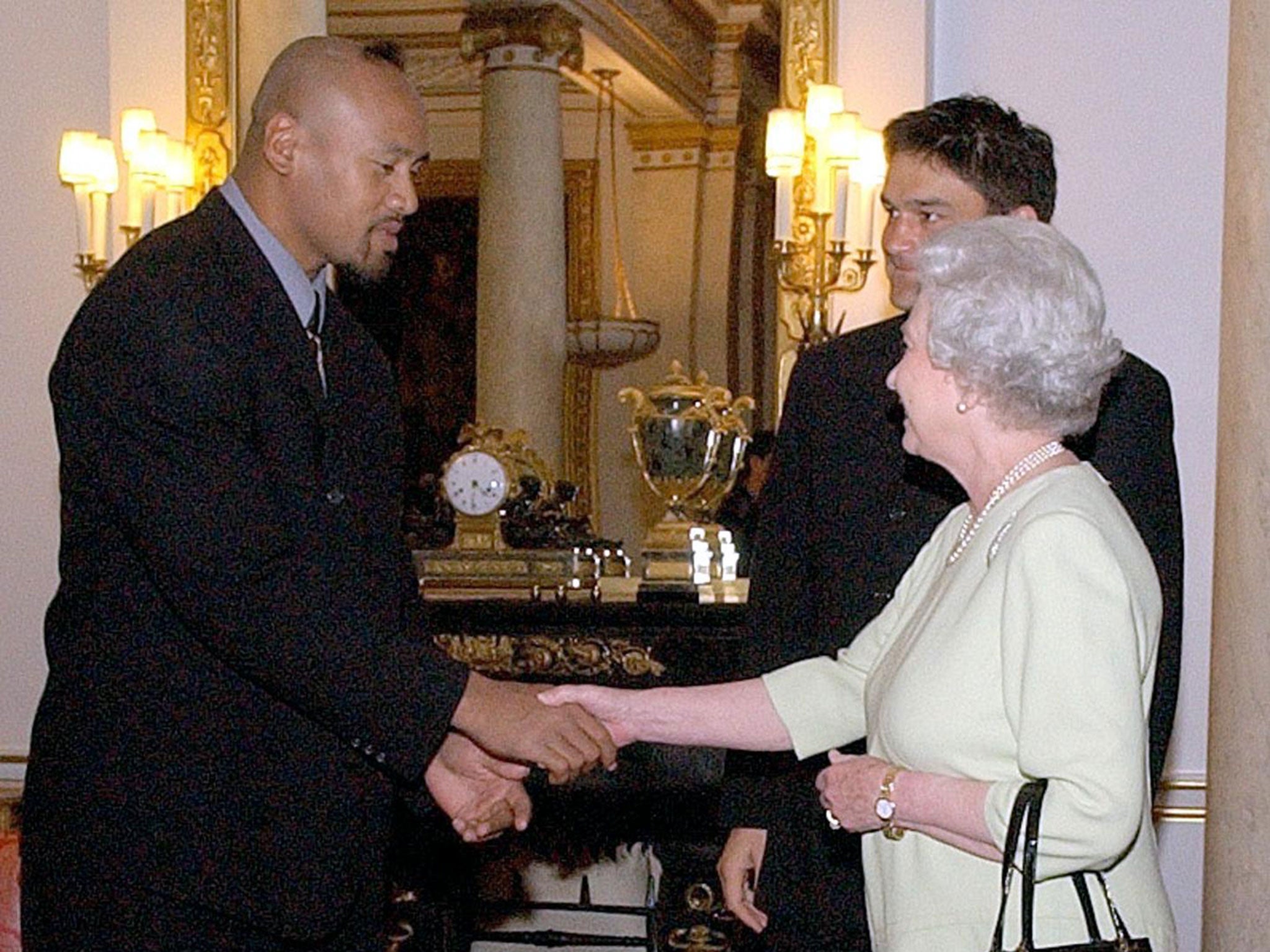 Jonah Lomu meets the Queen at Buckingham Palace in 2002