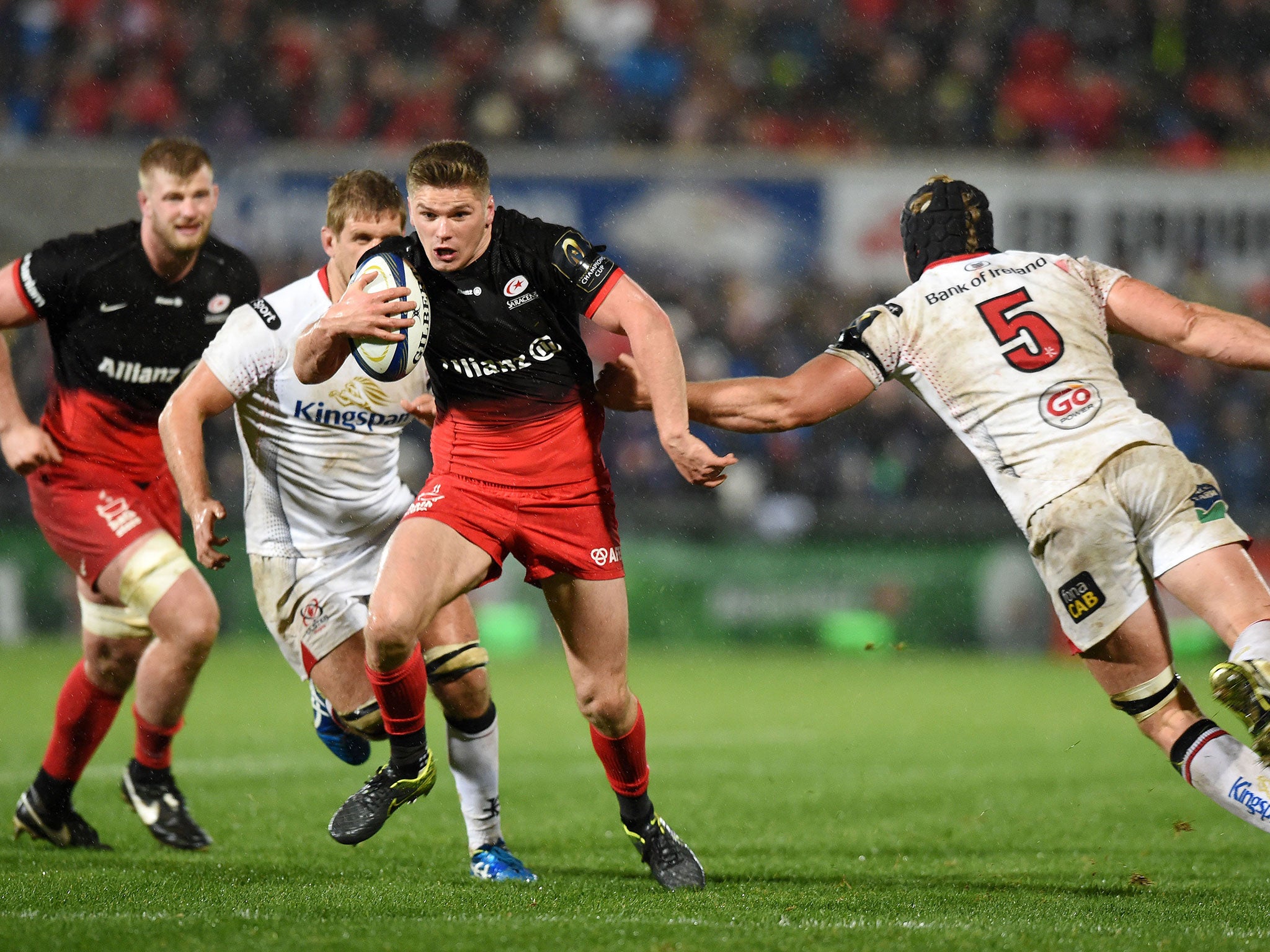 Saracens fly-half Owen Farrell cuts through the Ulster defence