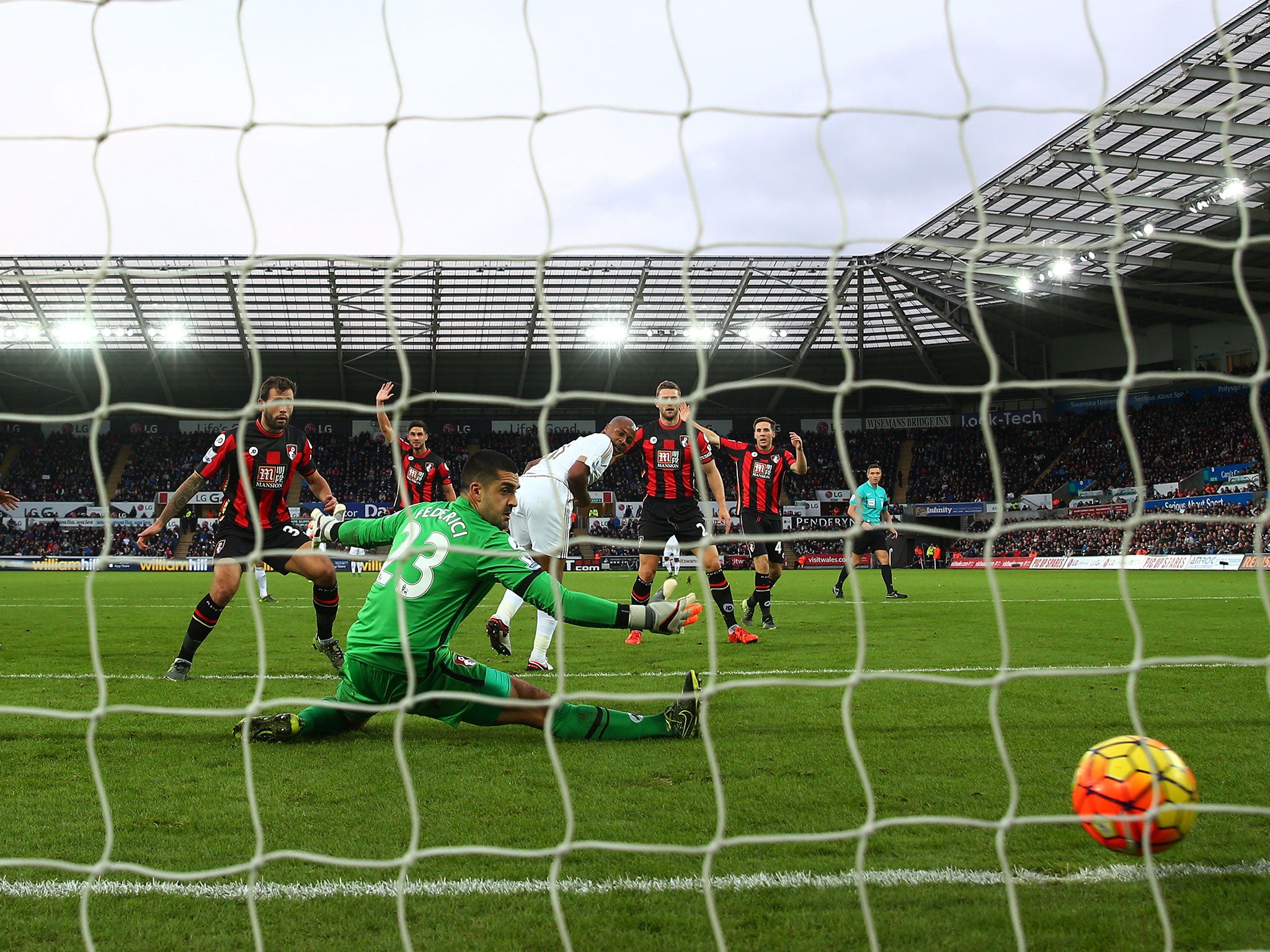 Andre Ayew scores the equaliser for Swansea