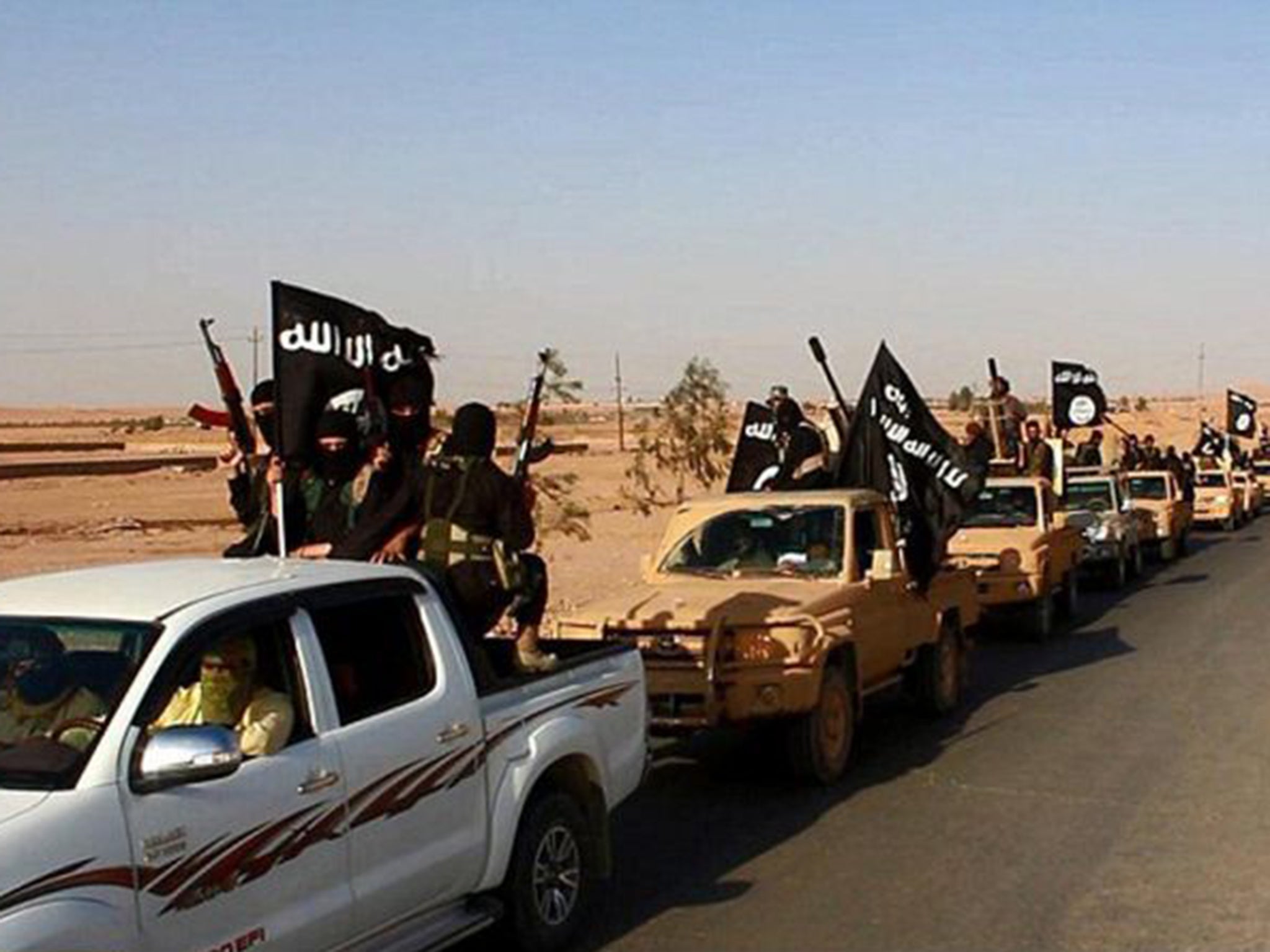 IS parades through Ramadi after killing at least 500 people