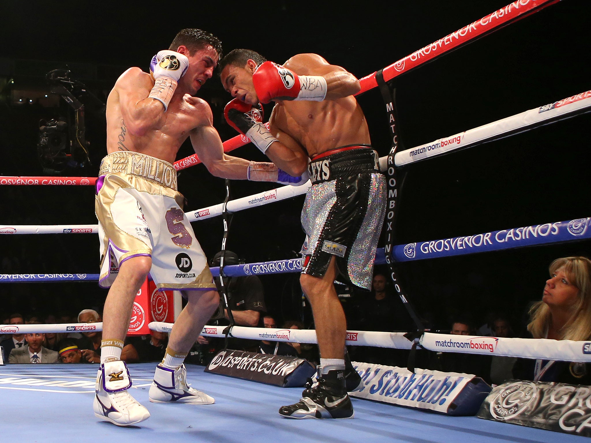 &#13;
Anthony Crolla lands his body punch on Darleys Perez to win the WBA title&#13;