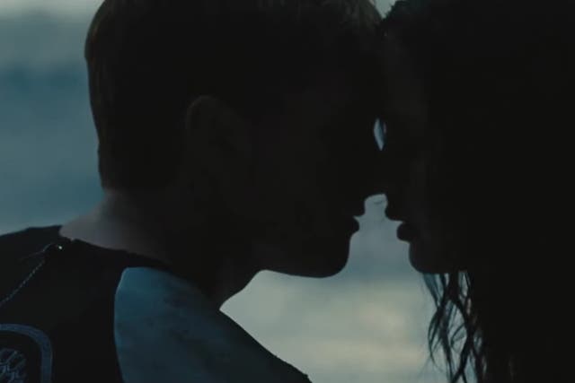 Peeta and Katniss kissing