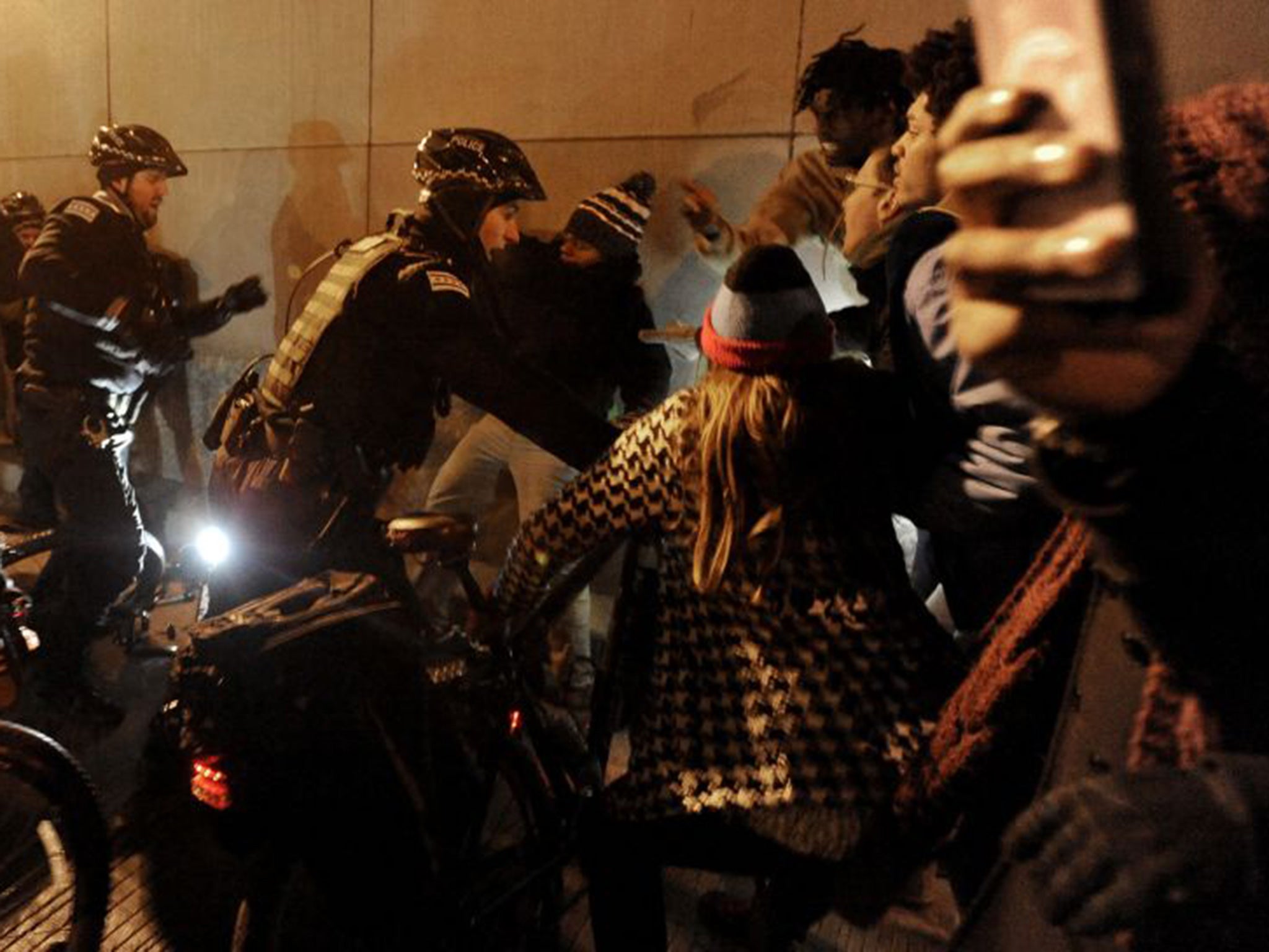 Protesters scuffle with Chicago police while trying to enter an expressway