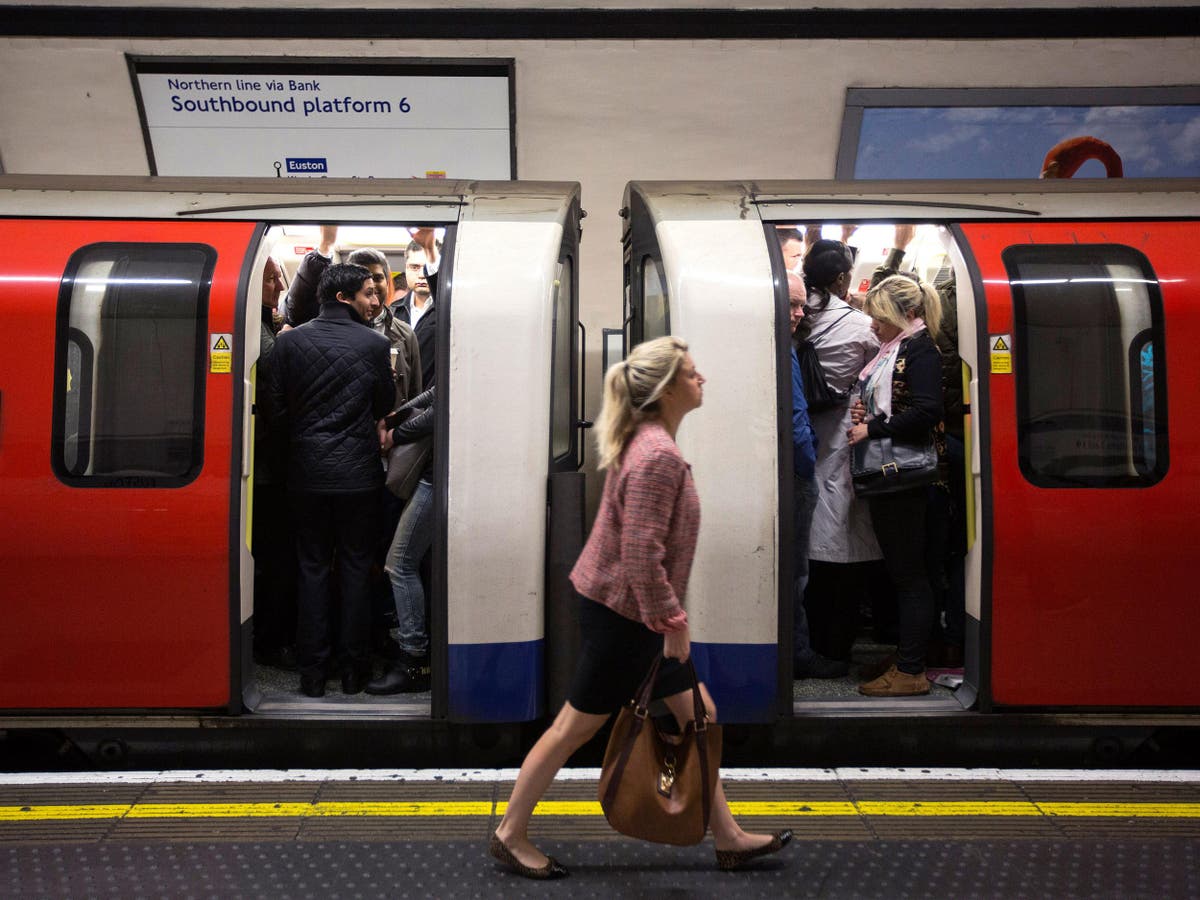 Muslim Man Forced Off London Underground After Commuter Accuses Him Of Acting Suspiciously With An Ipad The Independent The Independent