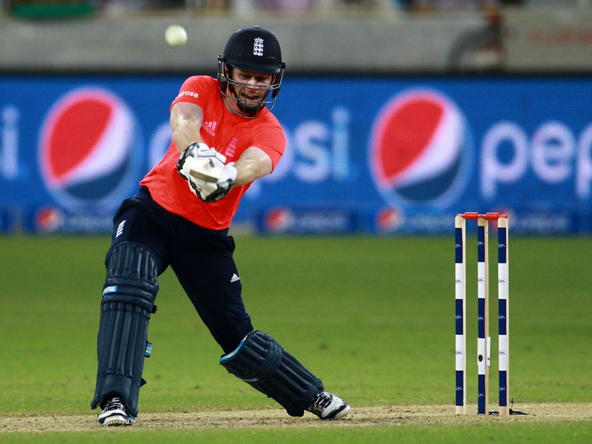 England batsman Eoin Morgan hits out against Pakistan