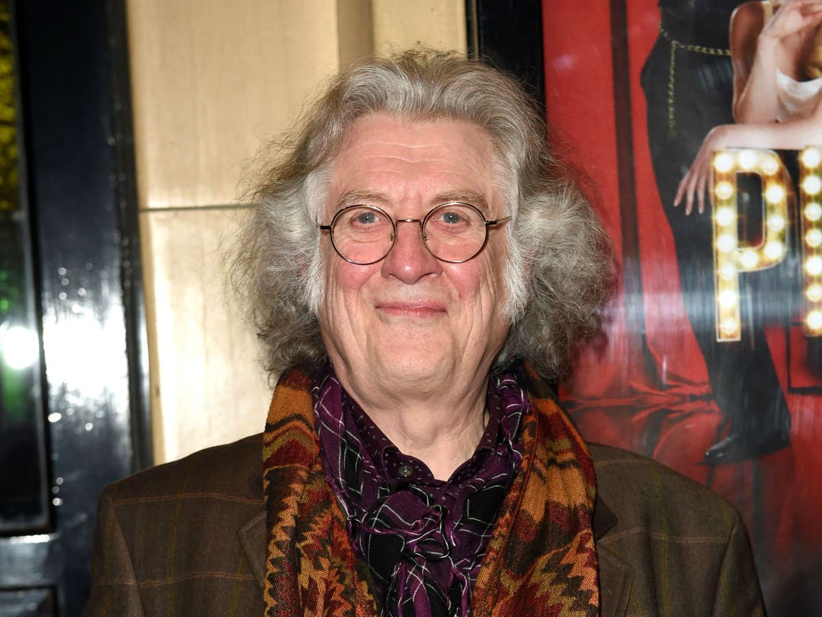 Slade Frontman Noddy Holder reminds people he doesn't live in a cave ...