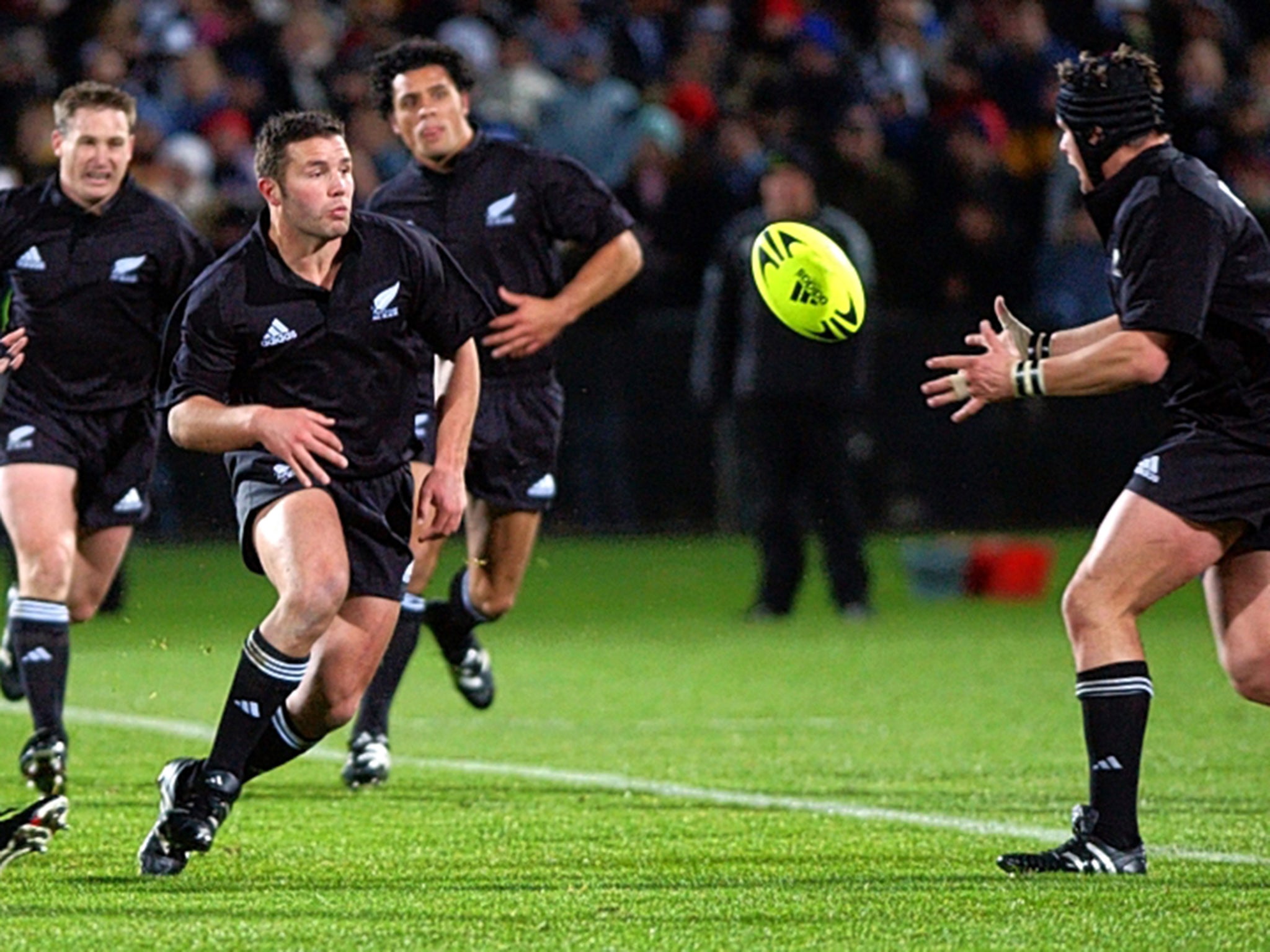 
Aaron Mauger passes to Richie McCaw for New Zealand in 2002 