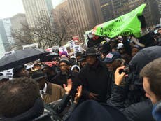 Chicago demonstrators try and disrupt shopping over teen's death