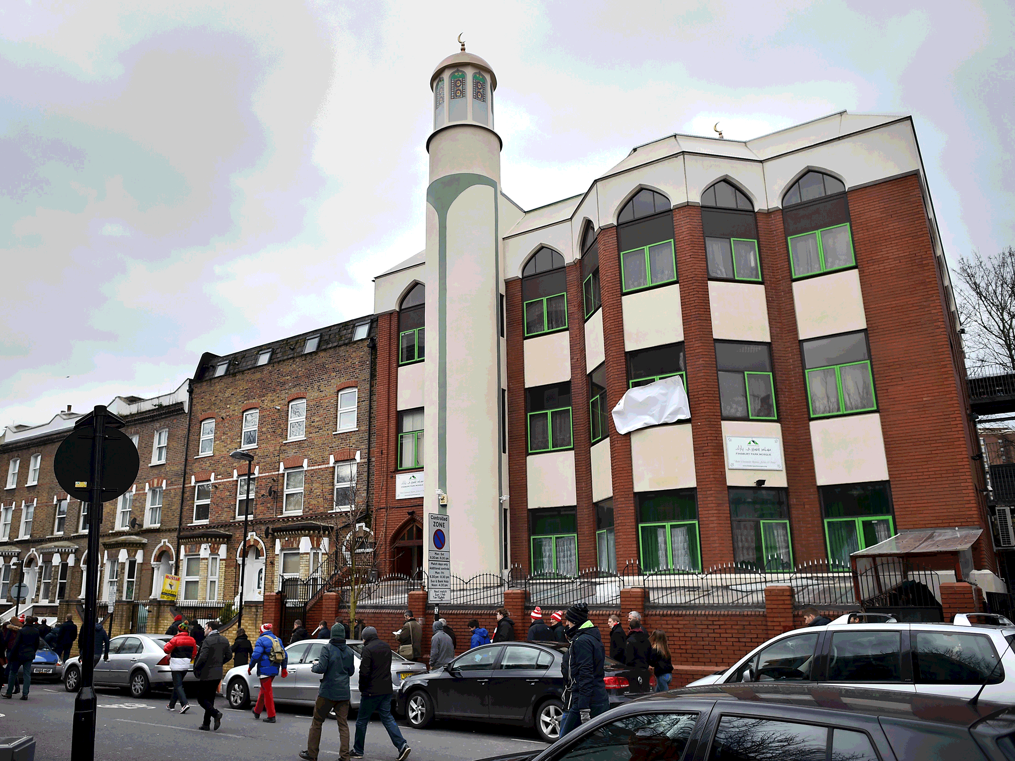 Finsbury Park Mosque: Hate crime investigation after attempted arson