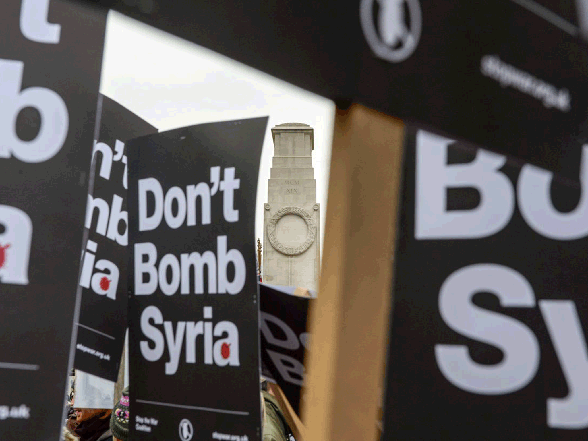 Thousands in London protest against air strikes in Syria 