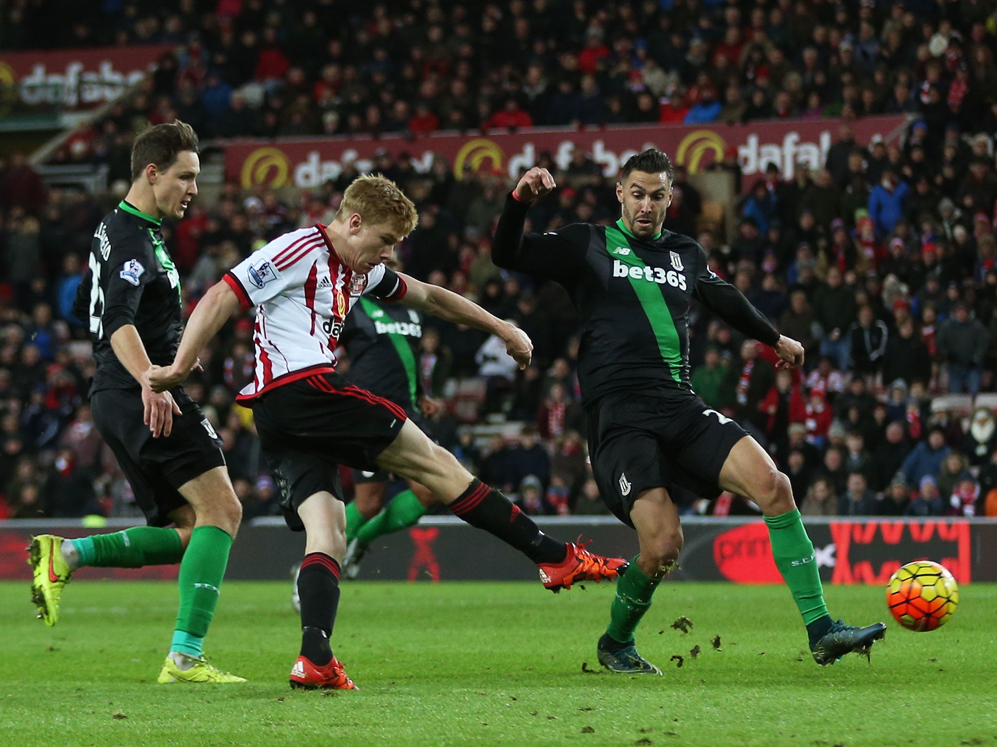 Duncan Watmore seals Sunderland's 2-0 victory over Stoke