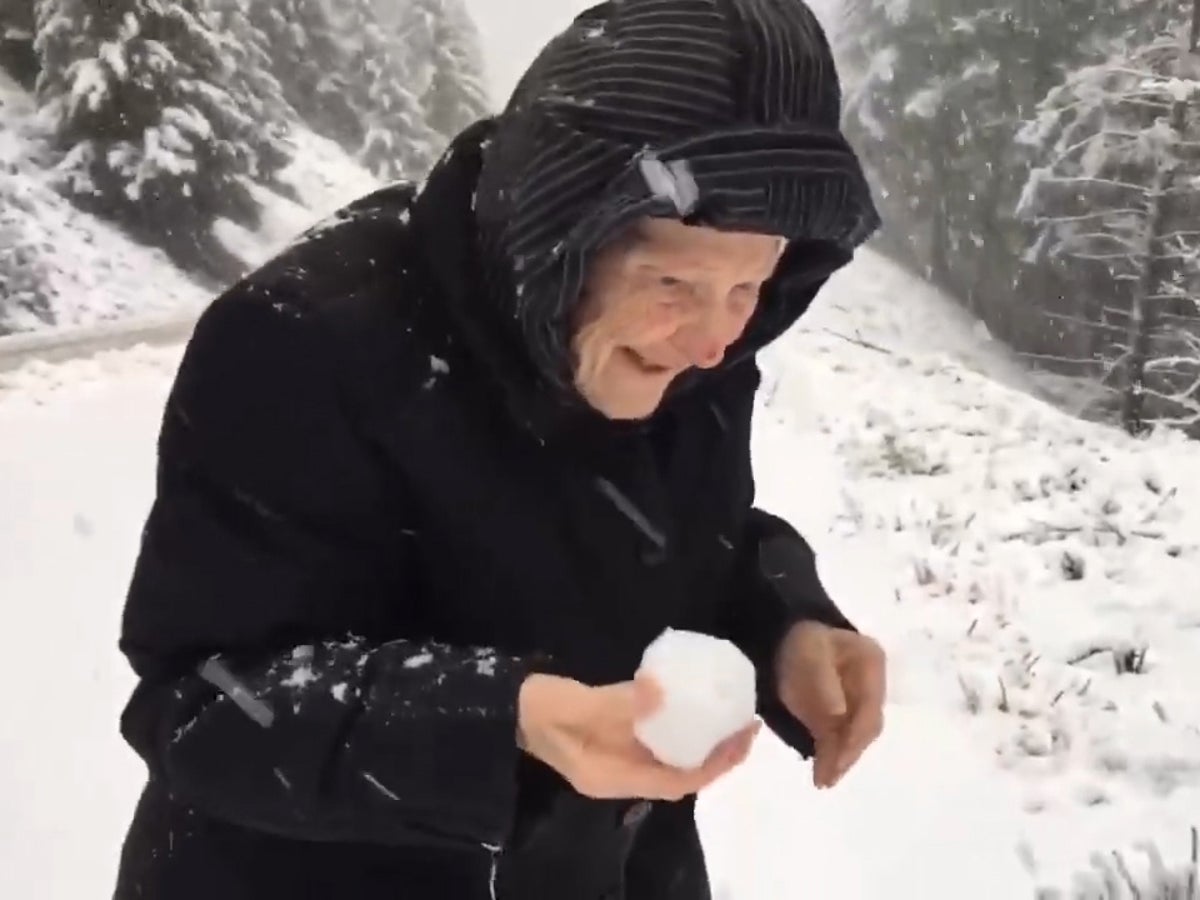 101-year-old woman plays in the snow