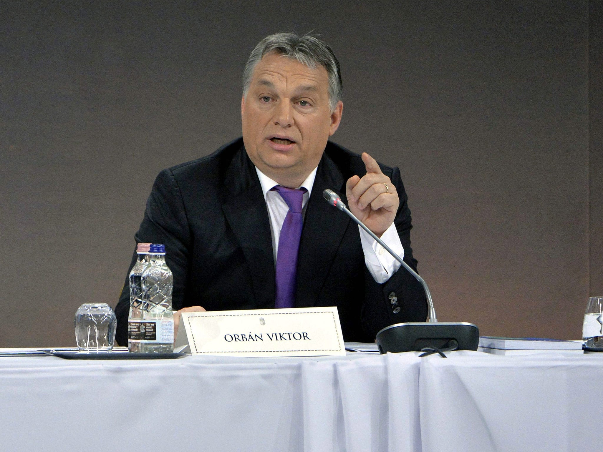 &#13;
Hungarian PM Viktor Orban says the EU has agreed to take in 500,000 Syrian refugees from Turkey &#13;