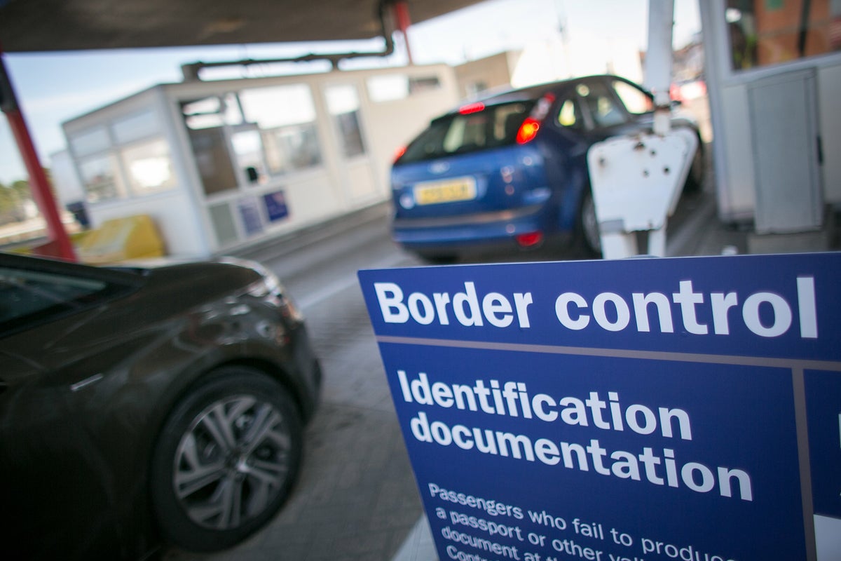 UK immigration: Border control programme 'failing to deliver value for ...