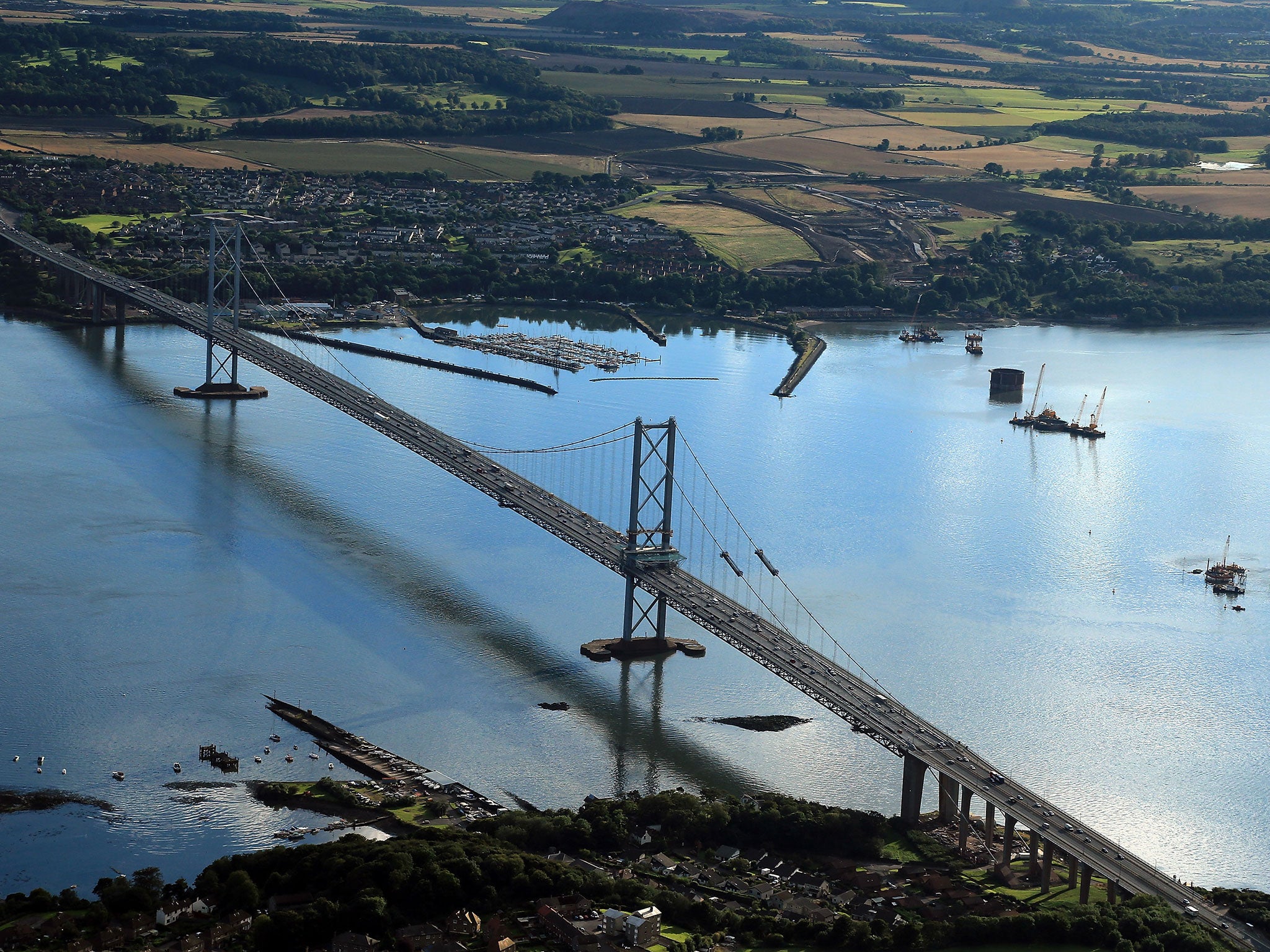 Forth Road Bridge closed indefinitely due to faulty steel The