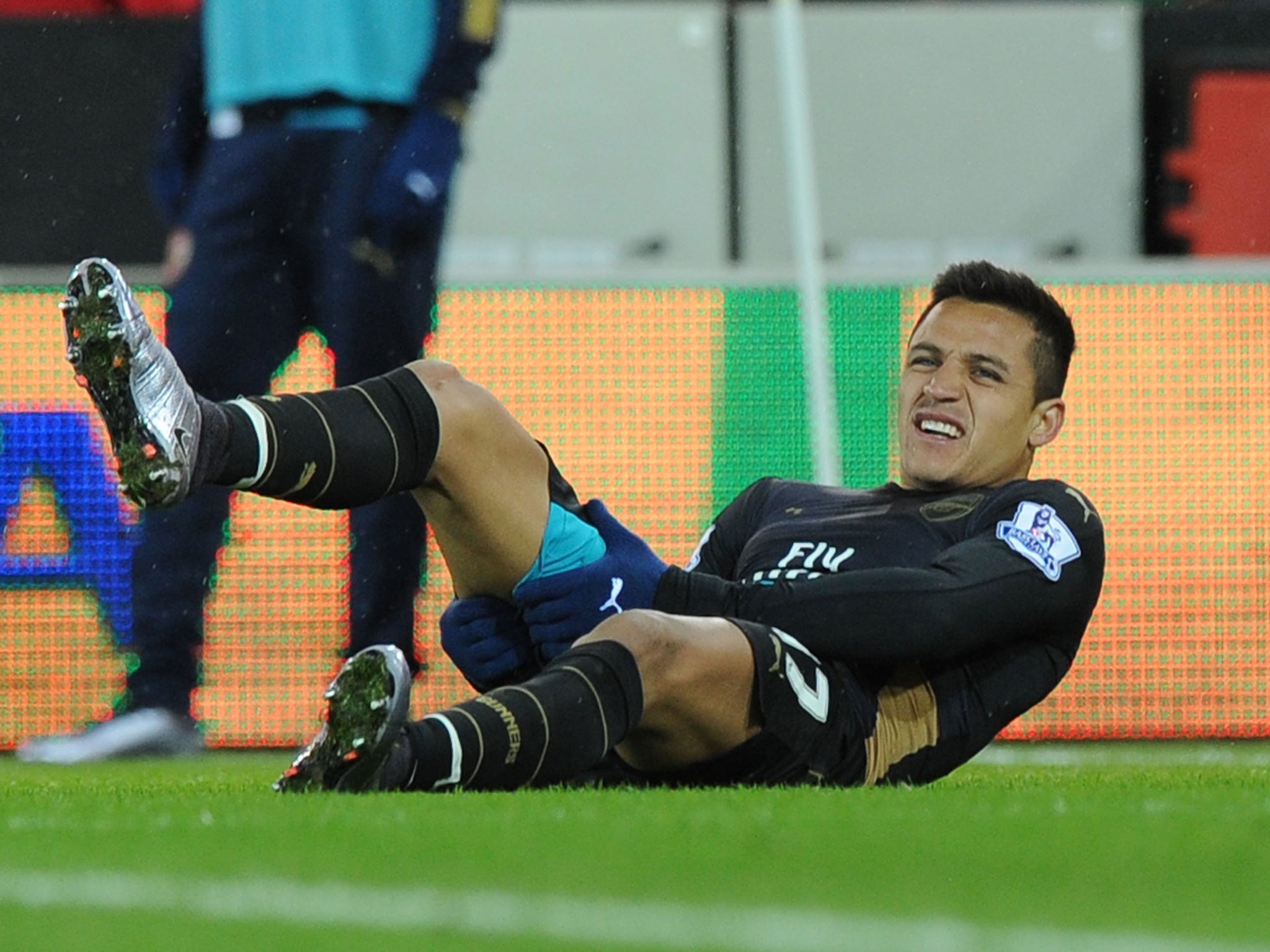 Alexis Sanchez feels his hamstring during the game against Norwich City