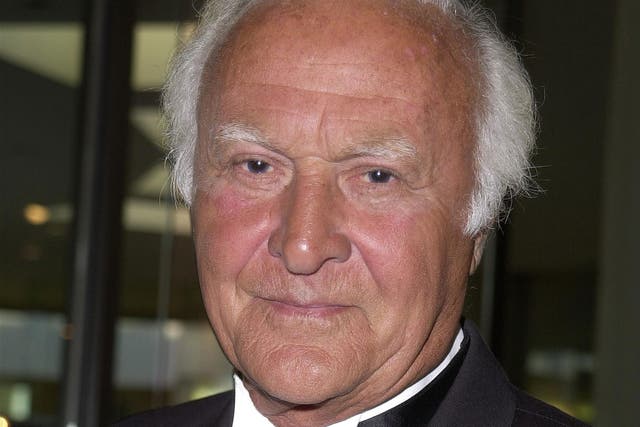 Actor Robert Loggia attends the 10th Annual Ella Awards 25 April, 2001 in Beverly Hills, California