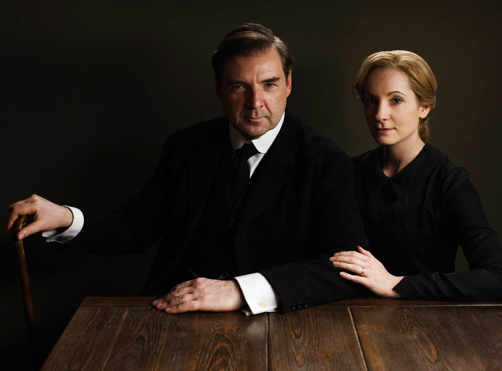Brendan Coyle as John Bates and Joanna Frogatt as Anna Bates in ‘Downton’, which is dubbed for Spaniards