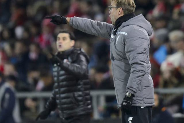 Liverpool manager Jürgen Klopp gives instructions from the touchline