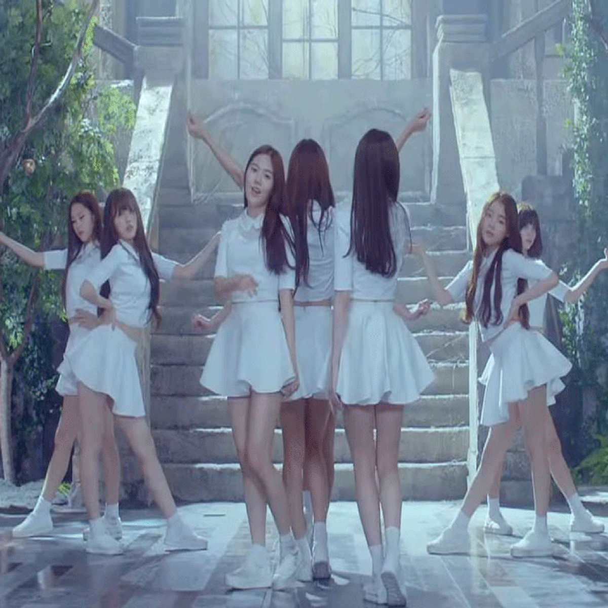 K-pop girl group Oh My Girl 'mistaken' for sex workers at Los