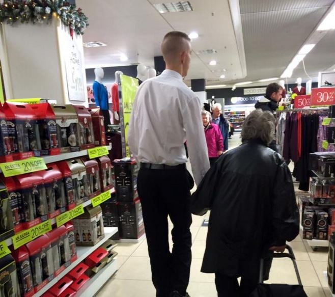 shop assistant overwhelmed at praise after hes captured helping store assistant