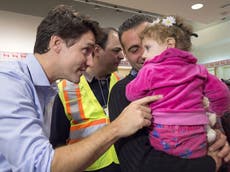 Canada PM welcomes Syrian refugees as US Muslims warn against hate