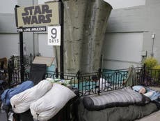 Star Wars fans to marry in queue at Hollywood premiere
