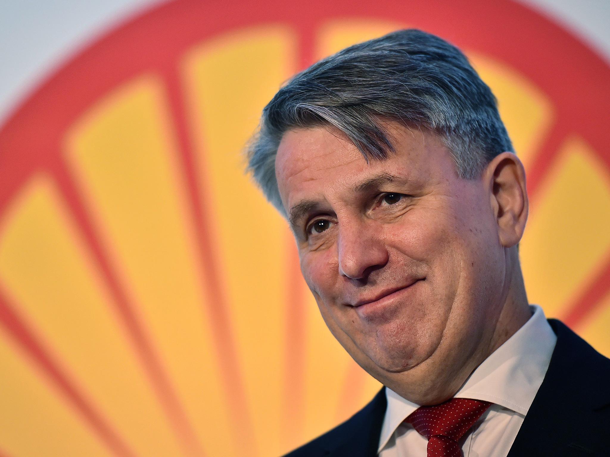 CEO Ben van Beurden confirmed that the size of bonus payments to executives would be linked to 'greenhouse gas management'