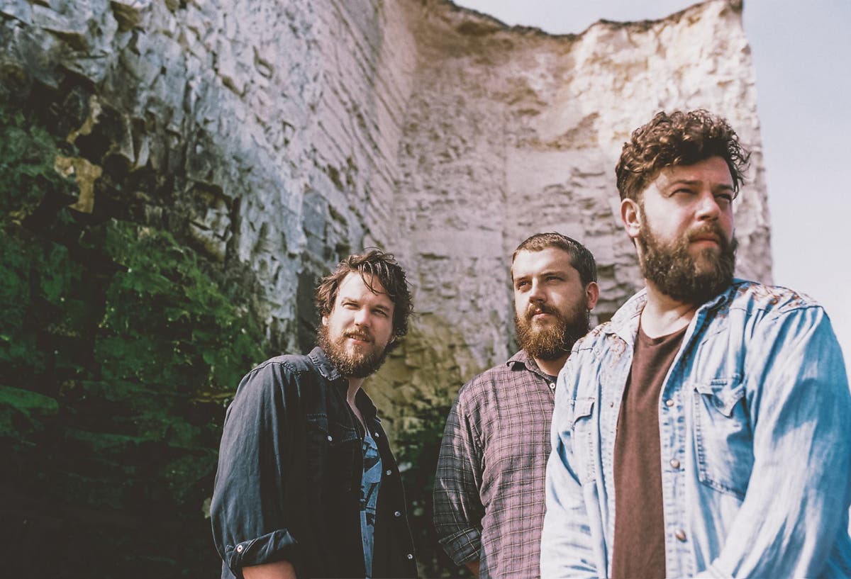 Bearsden. Группа теплые дни. Den group. Den group. Демис групп тамбов.