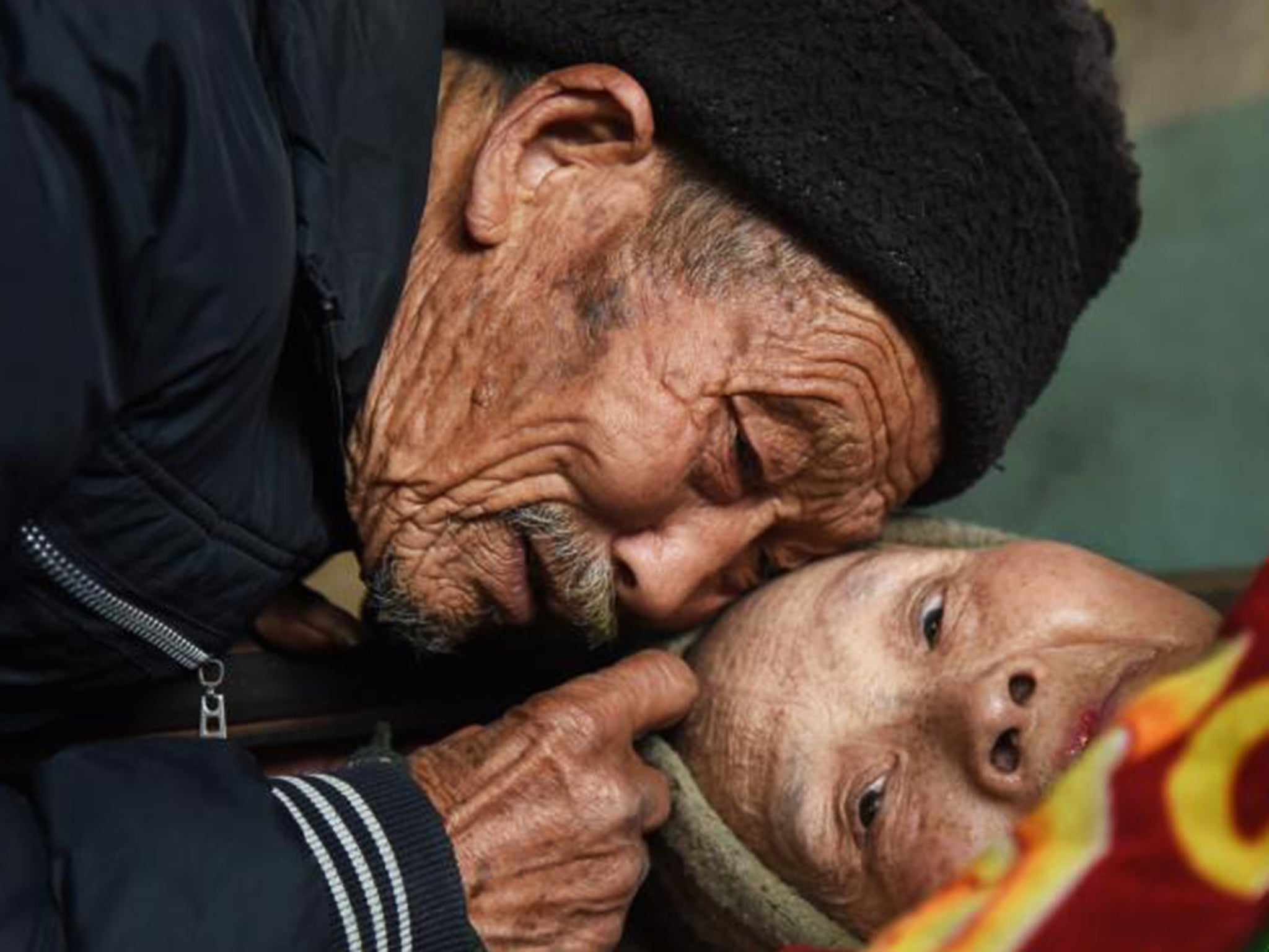 Du Yuanfa, 84, spoon-feeds his wife and changes her bed-pans