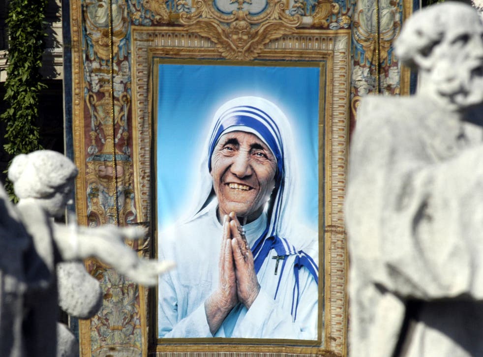  A tapestry depicting Mother Teresa during her beatification ceremony led by Pope John Paul II in 2003