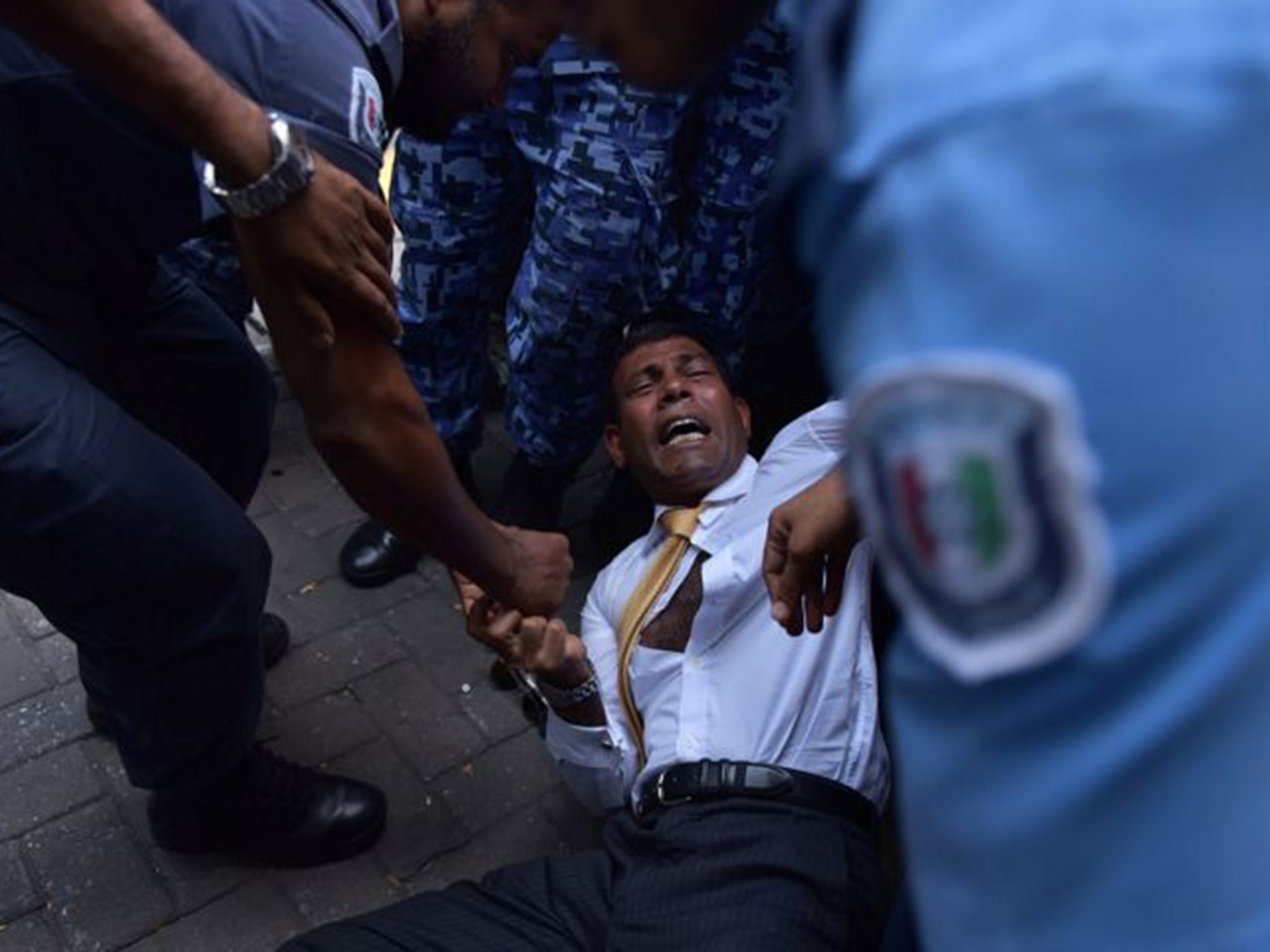 &#13;
From left, police scuffling with former President Mohamed Nasheed as he arrives at a court in Malé earlier this year after his arrest on terror charges&#13;