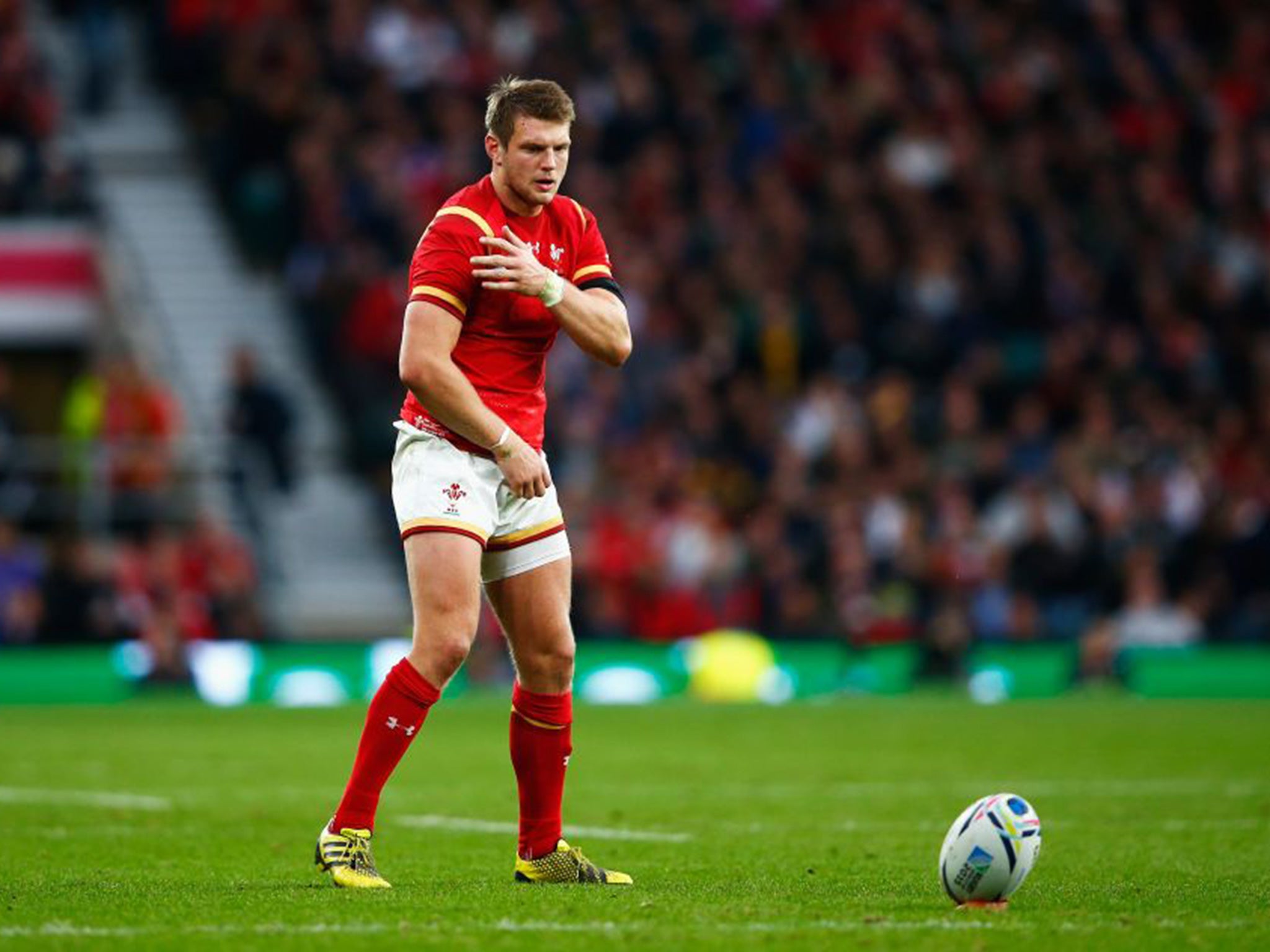 Dan Biggar goes through his unique pre-kick ritual before another three-pointer for Wales