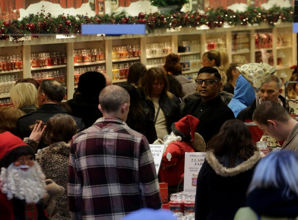Christmas shoppers look for last minute bargains on the high street