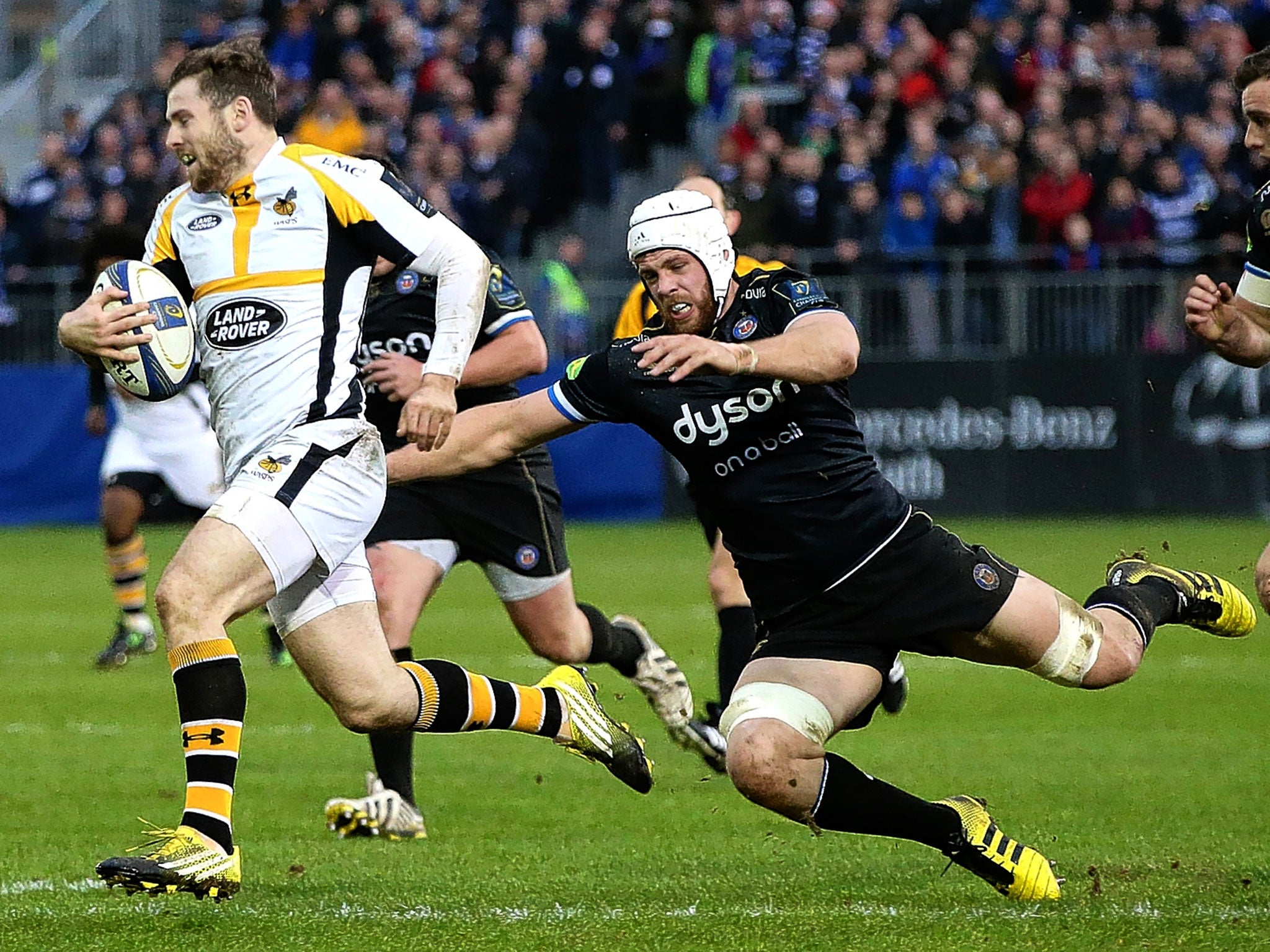 Elliot Daly pulls away from Dave Attwood’s attempted tackle to score for Wasps