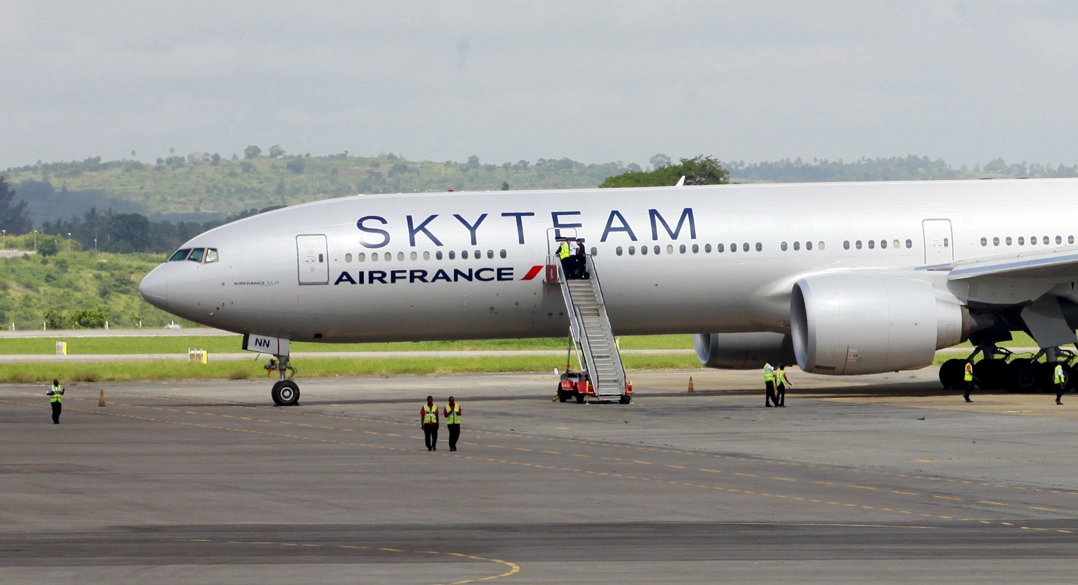 Air France flight 463 on the runway in Mombasa