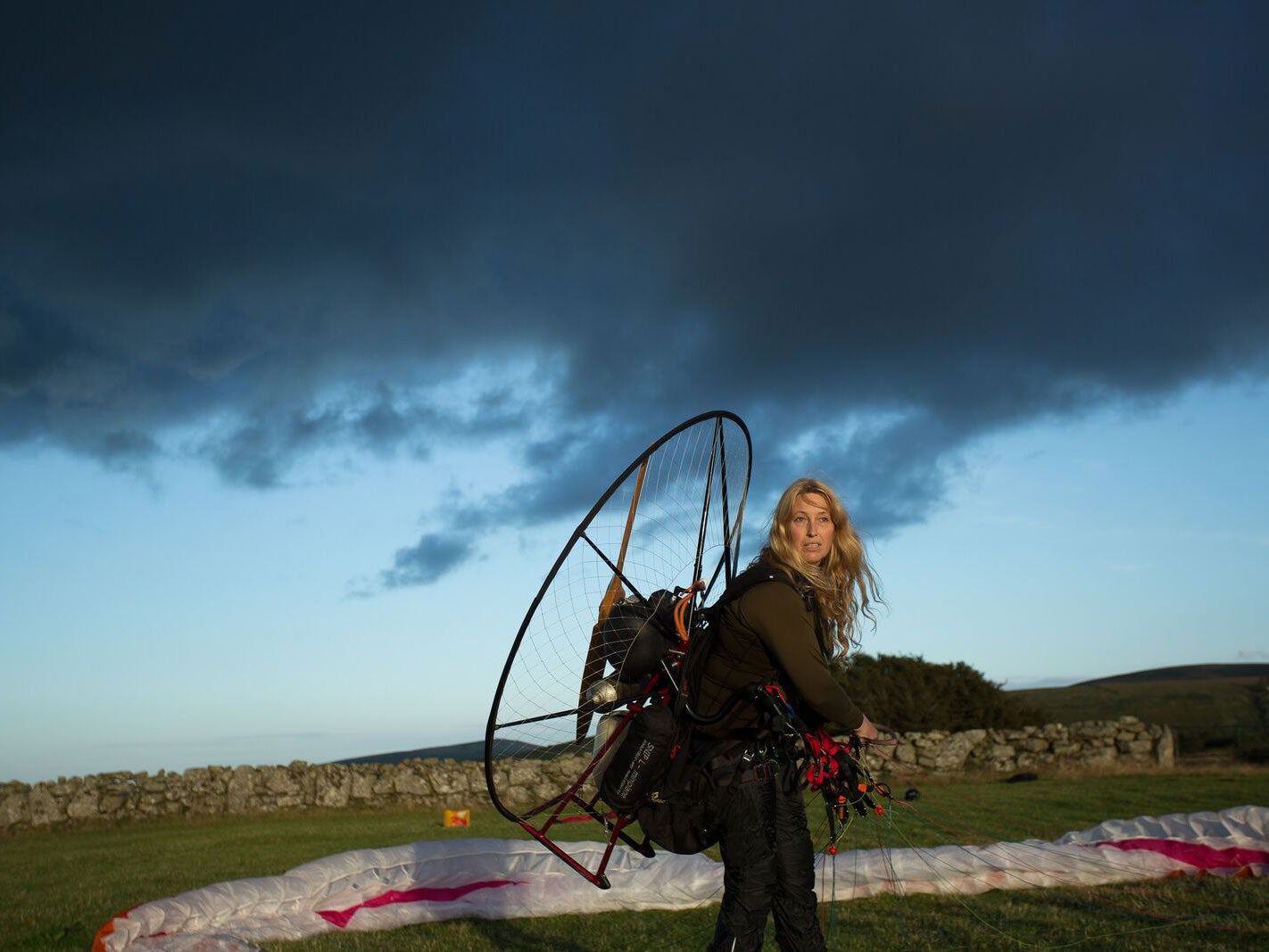 Sacha Dench will undertake her journey using a paramotor