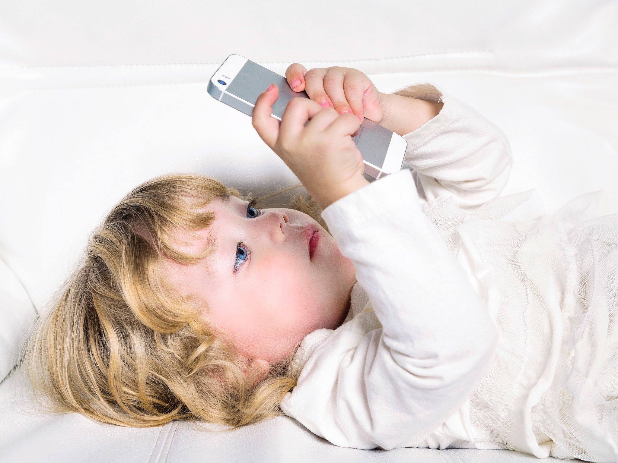 11-smartphone-toddler-corbis.jpg