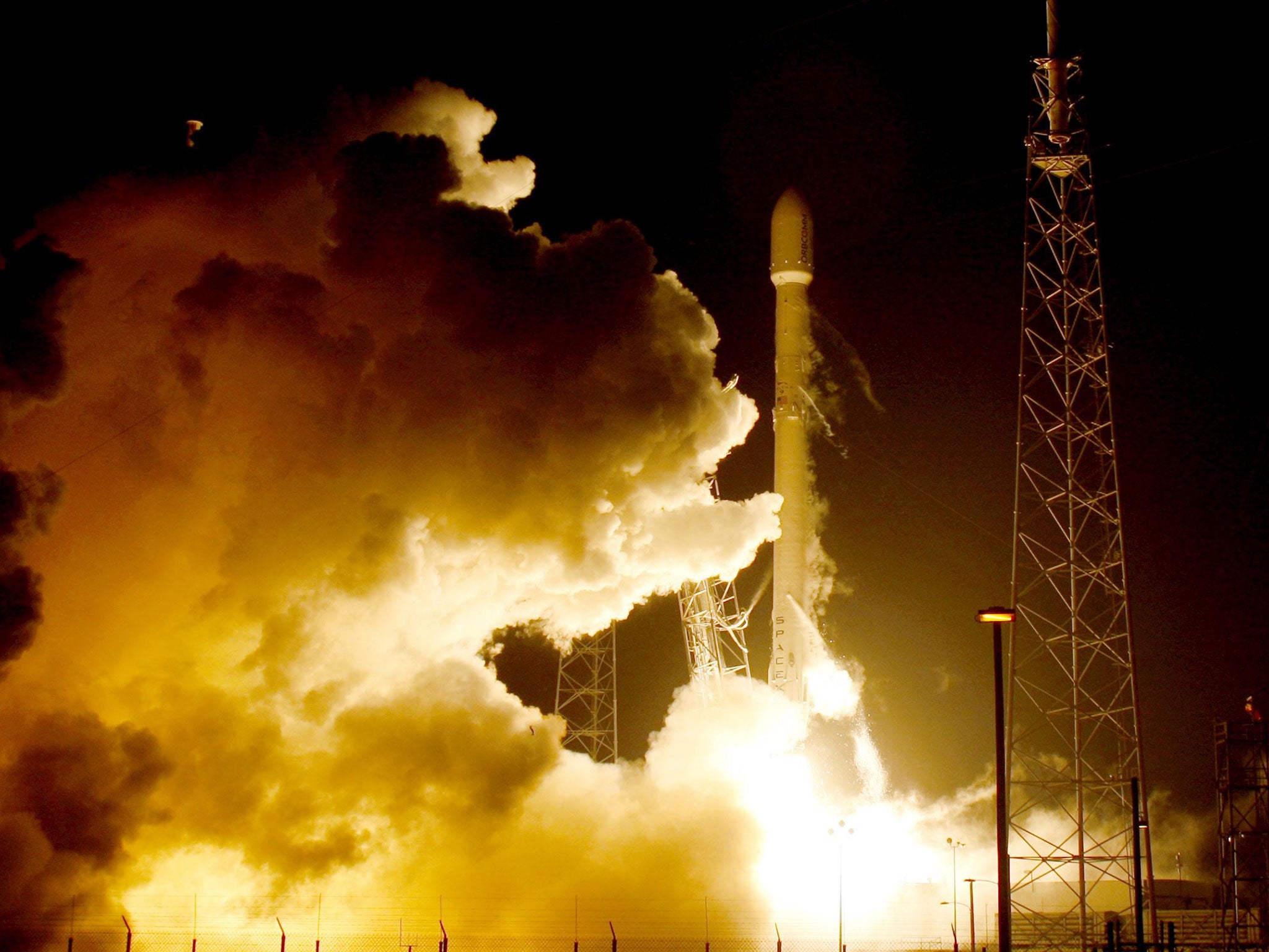 Watch Elon Musk's SpaceX Falcon 9 Successfully Perform A Vertical ...