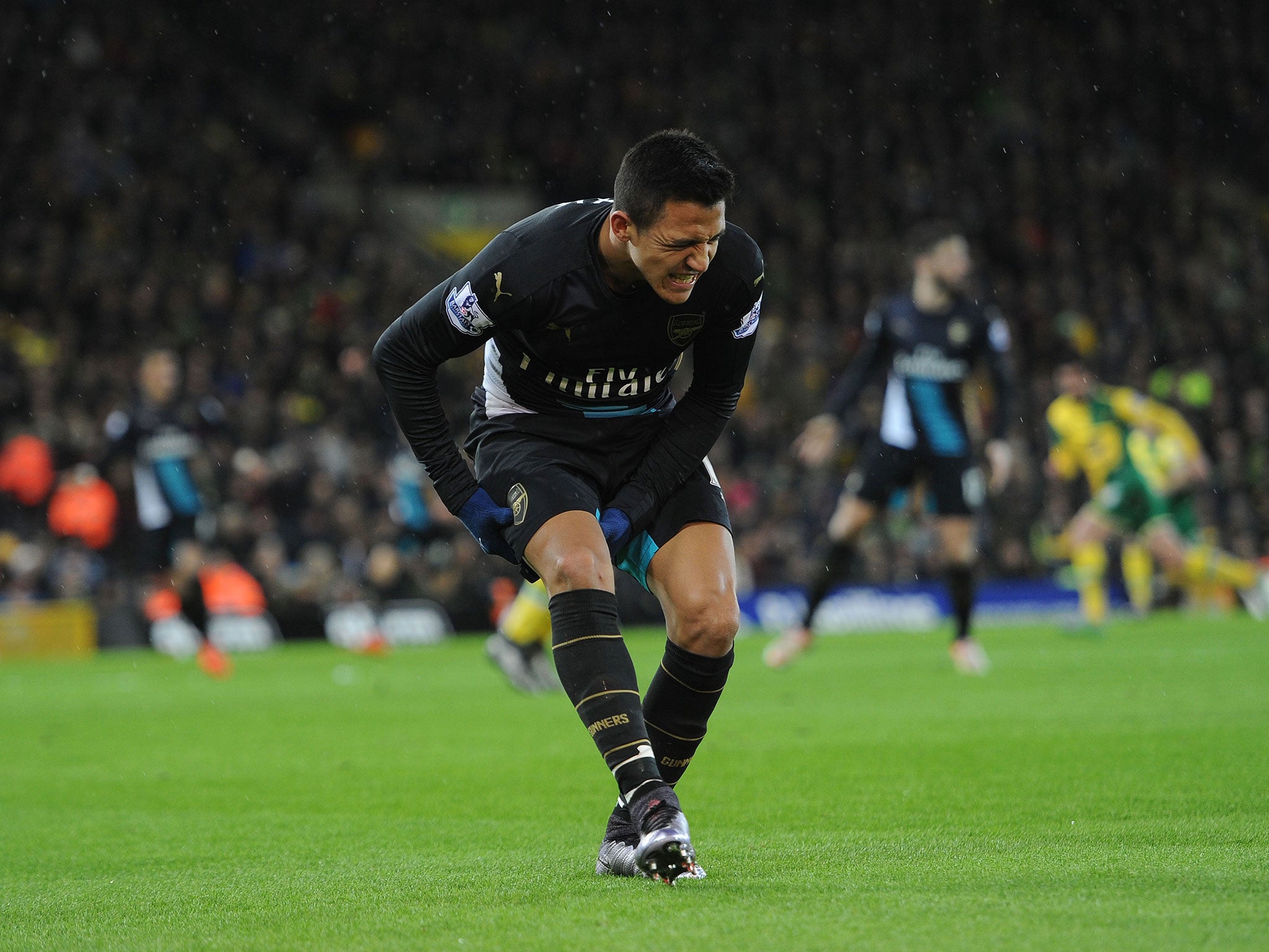 Alexis Sanchez suffers a hamstring injury against Norwich on 29 November