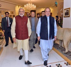 Indian PM Narendra Modi arrives in Pakistan on surprise visit
